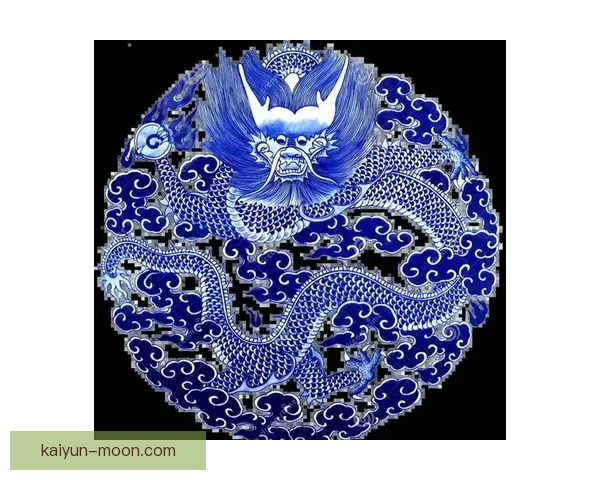 中国队队徽龙纹展示中华文化特色，象征着骄傲与力量。